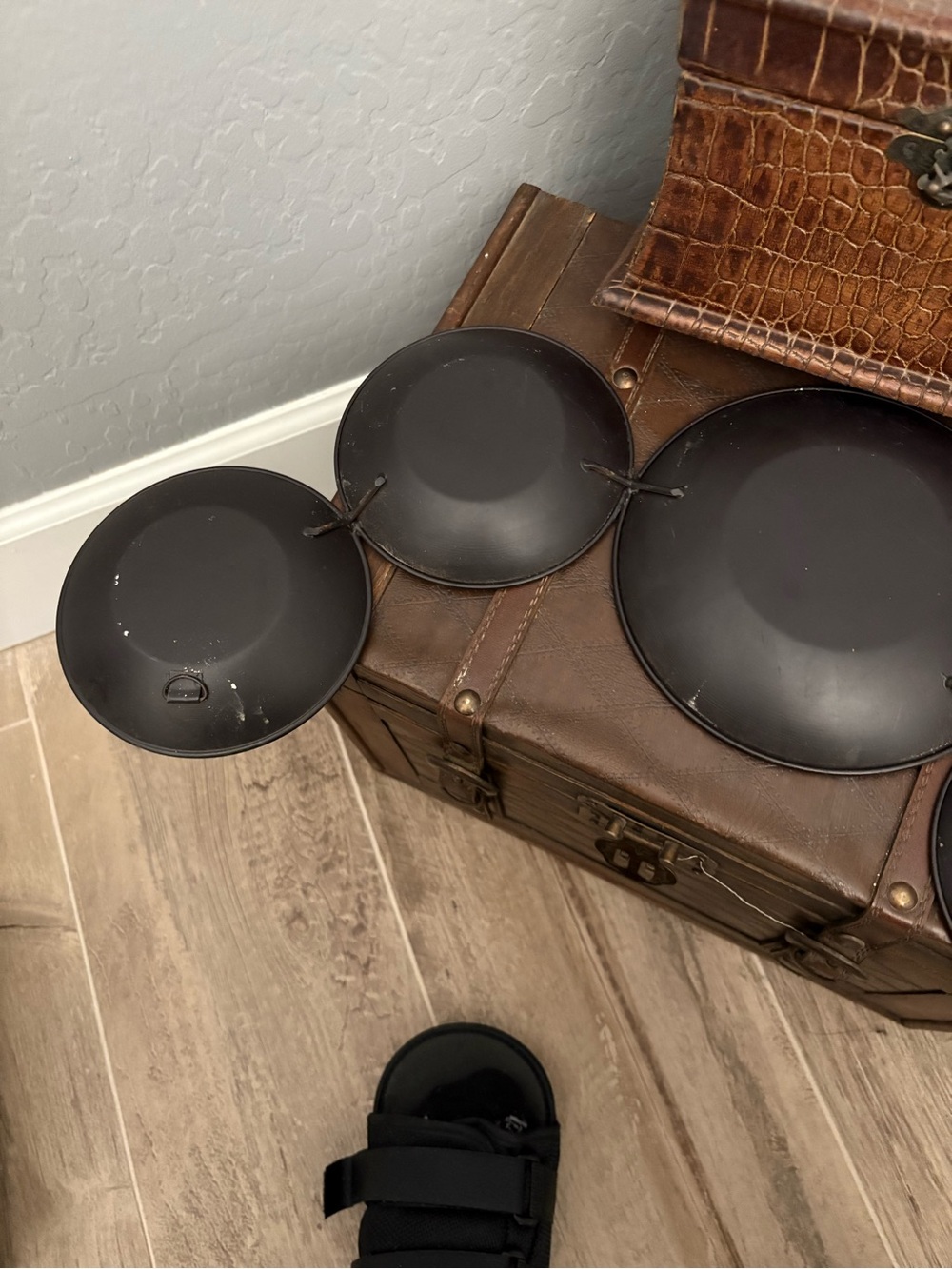 Source Unknown Iridescent Green Teal Sea Glass Wall Bowls - Set of 5 - Picture 4 of 5